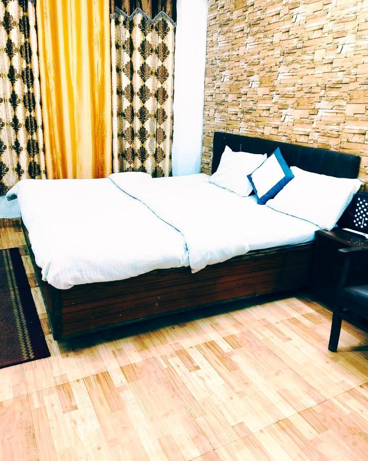 Hotel Holiday Dalhousie - Near Ghandhi Chowk Mall Road Esterno foto