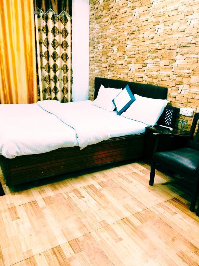 Hotel Holiday Dalhousie - Near Ghandhi Chowk Mall Road Esterno foto
